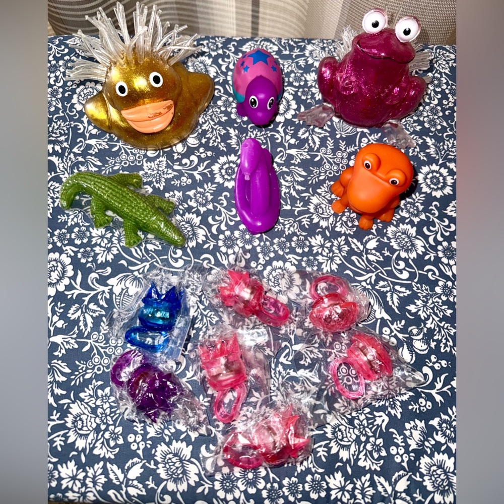 HUGE GRAB BAG OF RUBBER TOYS, 3D PUZZLE ERASERS AND MORE!  OVER 50 PIECES!!!!!!!
